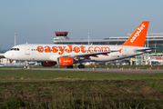 easyJet Airbus A320-214 (G-EZTK) at  Porto, Portugal