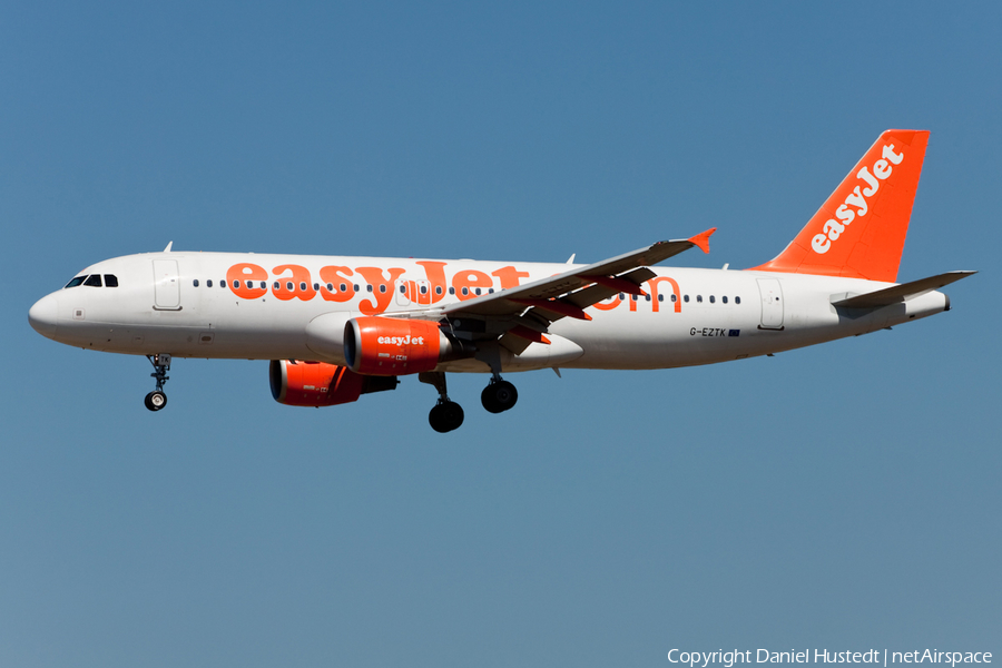 easyJet Airbus A320-214 (G-EZTK) | Photo 502176
