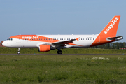 easyJet Airbus A320-214 (G-EZTR) at  Amsterdam - Schiphol, Netherlands