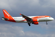 easyJet Airbus A320-214 (G-EZTR) at  Hamburg - Fuhlsbuettel (Helmut Schmidt), Germany