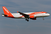 easyJet Airbus A320-214 (G-EZTT) at  Amsterdam - Schiphol, Netherlands