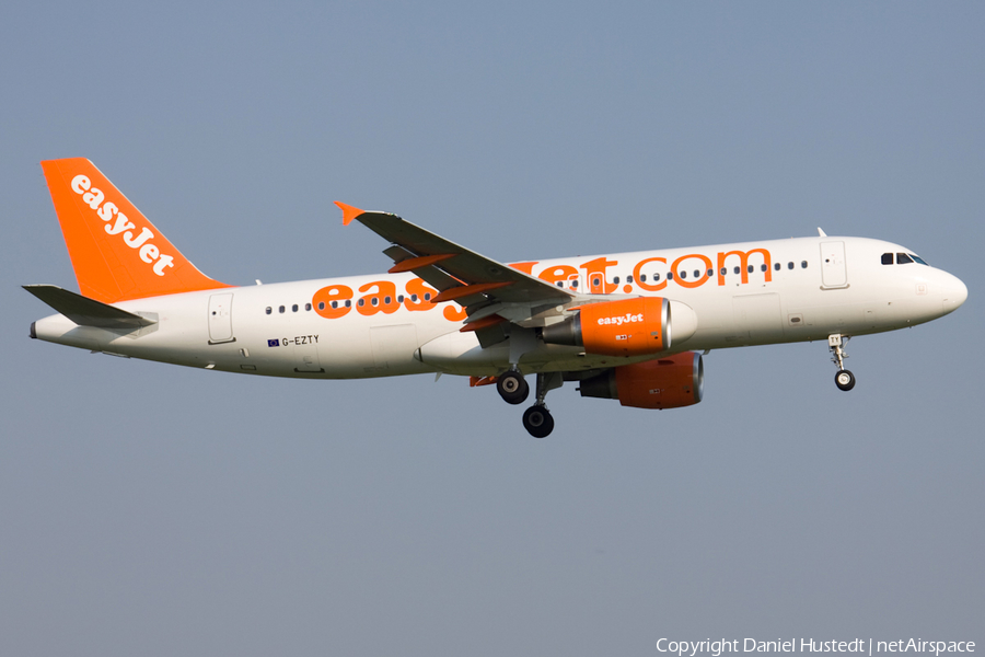 easyJet Airbus A320-214 (G-EZTY) | Photo 550795