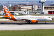 easyJet Airbus A320-214 (G-EZUA) at  Lisbon - Portela, Portugal