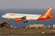 easyJet Airbus A320-214 (G-EZUA) at  Gran Canaria, Spain