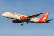 easyJet Airbus A320-214 (G-EZUA) at  Toulouse - Blagnac, France