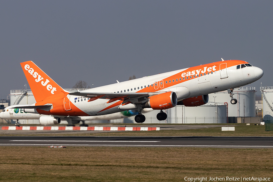 easyJet Airbus A320-214 (G-EZUC) | Photo 235275