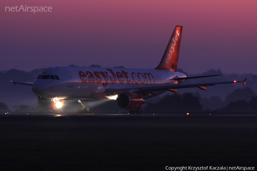 easyJet Airbus A320-214 (G-EZUF) | Photo 61730