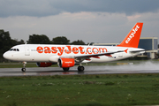 easyJet Airbus A320-214 (G-EZUG) at  Hamburg - Fuhlsbuettel (Helmut Schmidt), Germany