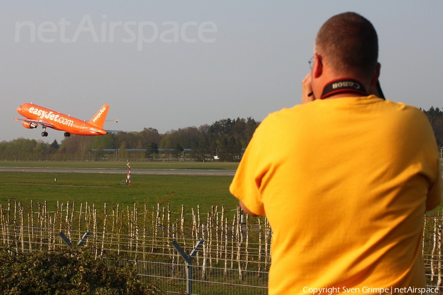 easyJet Airbus A320-214 (G-EZUI) | Photo 74696