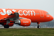 easyJet Airbus A320-214 (G-EZUI) at  London - Gatwick, United Kingdom