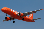 easyJet Airbus A320-214 (G-EZUI) at  London - Gatwick, United Kingdom