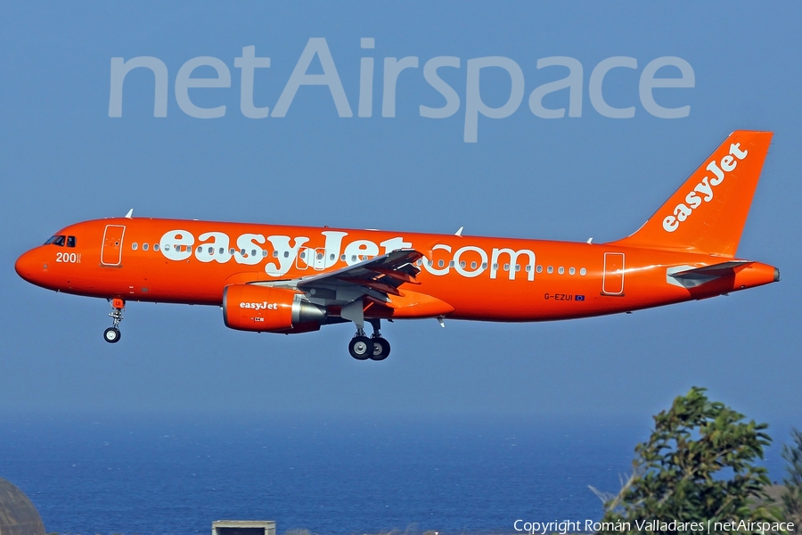 easyJet Airbus A320-214 (G-EZUI) | Photo 338663