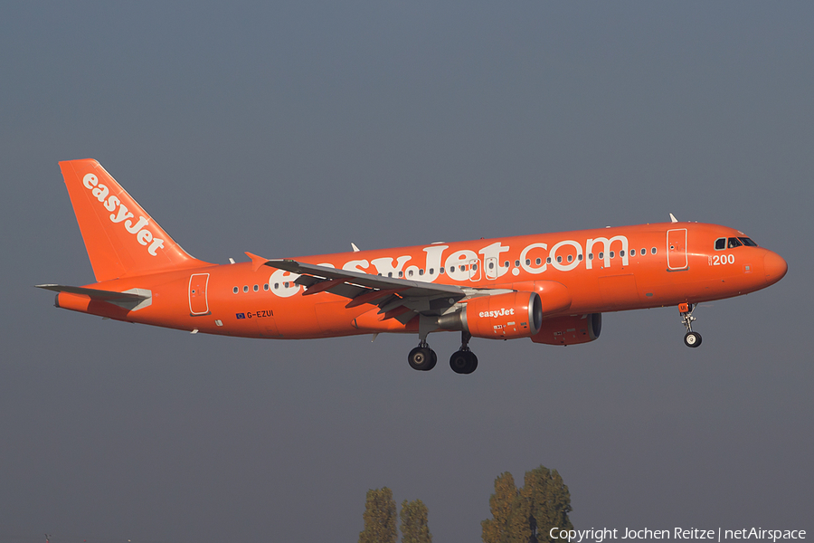 easyJet Airbus A320-214 (G-EZUI) | Photo 129788