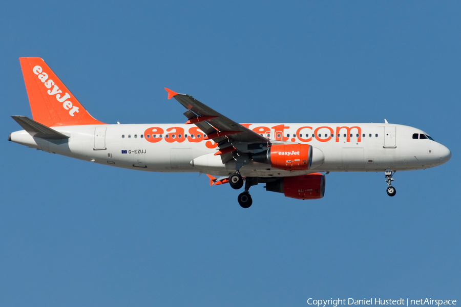 easyJet Airbus A320-214 (G-EZUJ) | Photo 636251