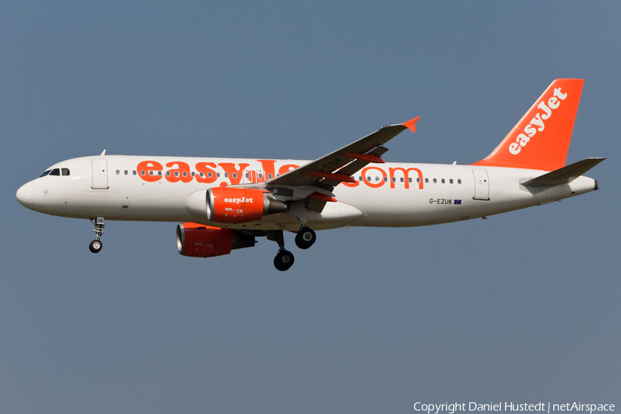 easyJet Airbus A320-214 (G-EZUK) | Photo 617935