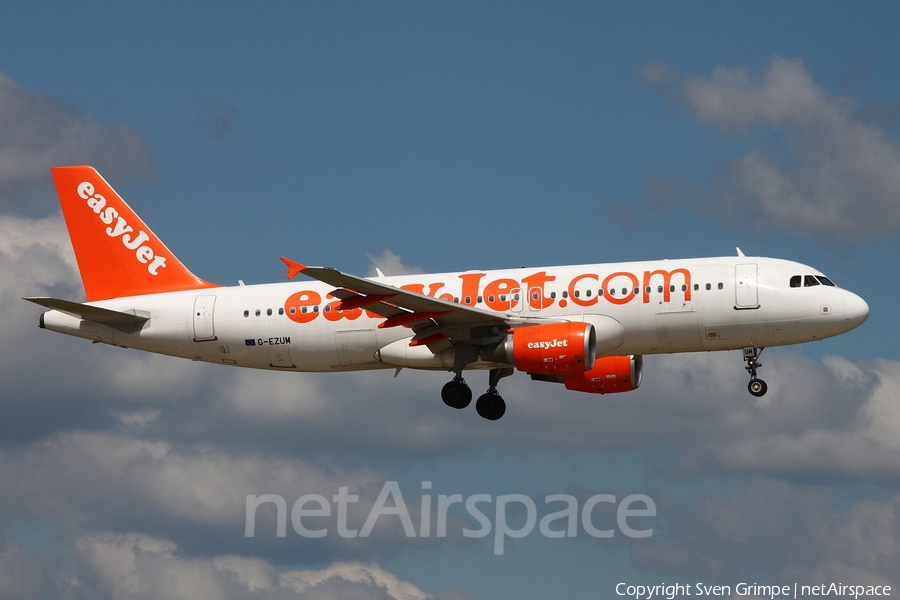 easyJet Airbus A320-214 (G-EZUM) | Photo 111442