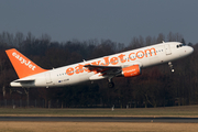 easyJet Airbus A320-214 (G-EZUM) at  Hamburg - Fuhlsbuettel (Helmut Schmidt), Germany