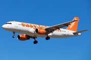 easyJet Airbus A320-214 (G-EZUM) at  Tenerife Sur - Reina Sofia, Spain