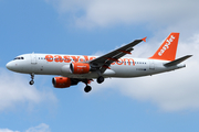 easyJet Airbus A320-214 (G-EZUN) at  London - Gatwick, United Kingdom