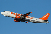 easyJet Airbus A320-214 (G-EZUO) at  Dusseldorf - International, Germany