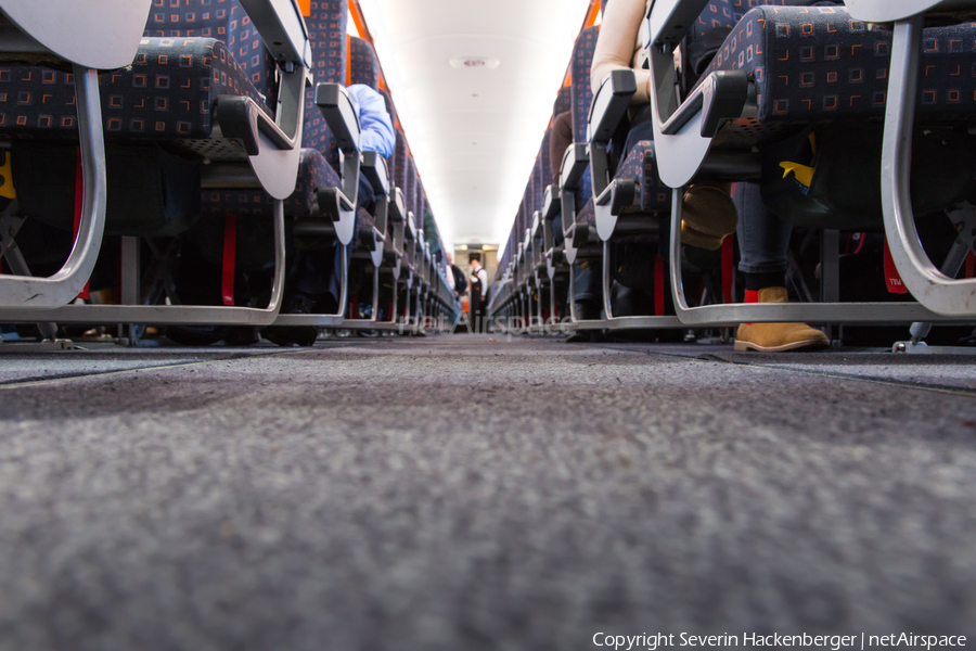 easyJet Airbus A320-214 (G-EZUO) | Photo 222591