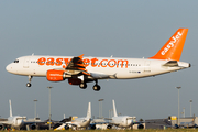 easyJet Airbus A320-214 (G-EZUO) at  Lisbon - Portela, Portugal