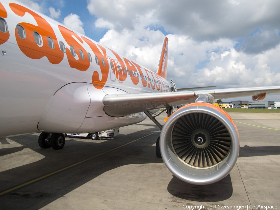 easyJet Airbus A320-214 (G-EZUP) | Photo 38505