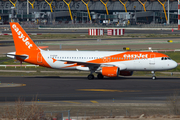 easyJet Airbus A320-214 (G-EZUP) at  Madrid - Barajas, Spain