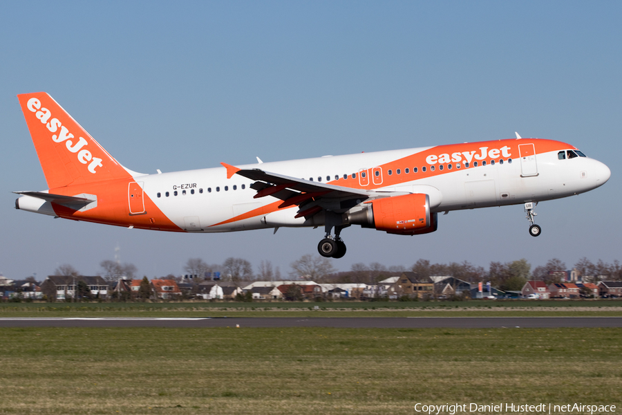 easyJet Airbus A320-214 (G-EZUR) | Photo 512424