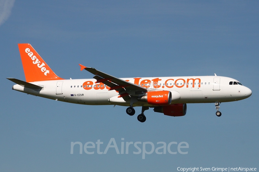 easyJet Airbus A320-214 (G-EZUR) | Photo 21850