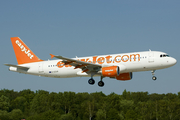 easyJet Airbus A320-214 (G-EZUR) at  Hamburg - Fuhlsbuettel (Helmut Schmidt), Germany