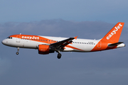 easyJet Airbus A320-214 (G-EZUR) at  Hamburg - Fuhlsbuettel (Helmut Schmidt), Germany