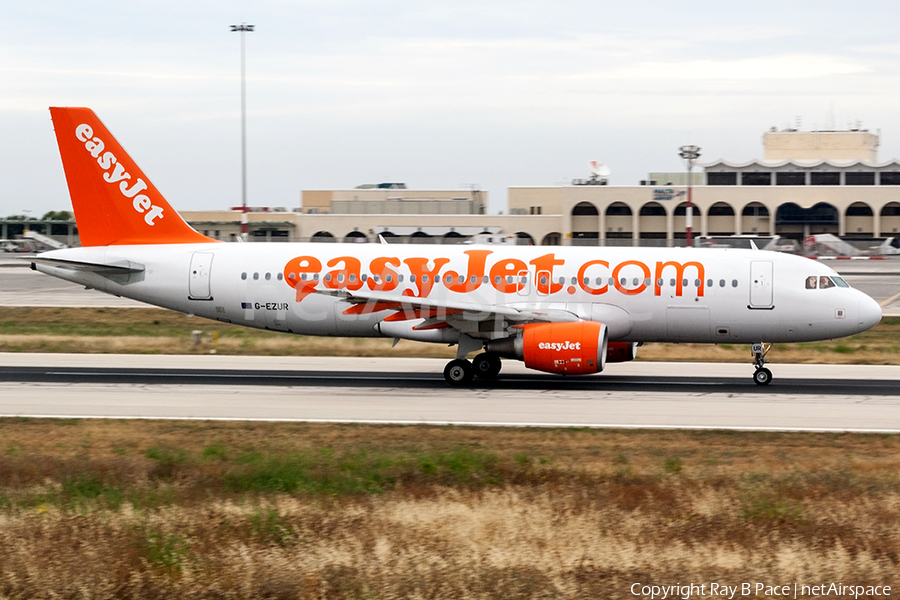 easyJet Airbus A320-214 (G-EZUR) | Photo 310771