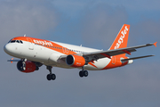 easyJet Airbus A320-214 (G-EZUS) at  Barcelona - El Prat, Spain