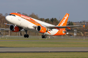 easyJet Airbus A320-214 (G-EZUS) at  Hamburg - Fuhlsbuettel (Helmut Schmidt), Germany