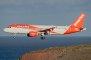 easyJet Airbus A320-214 (G-EZUS) at  Gran Canaria, Spain