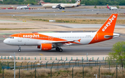 easyJet Airbus A320-214 (G-EZUS) at  Madrid - Barajas, Spain