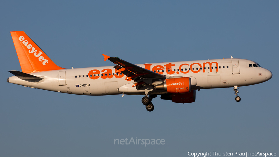 easyJet Airbus A320-214 (G-EZUT) | Photo 194648