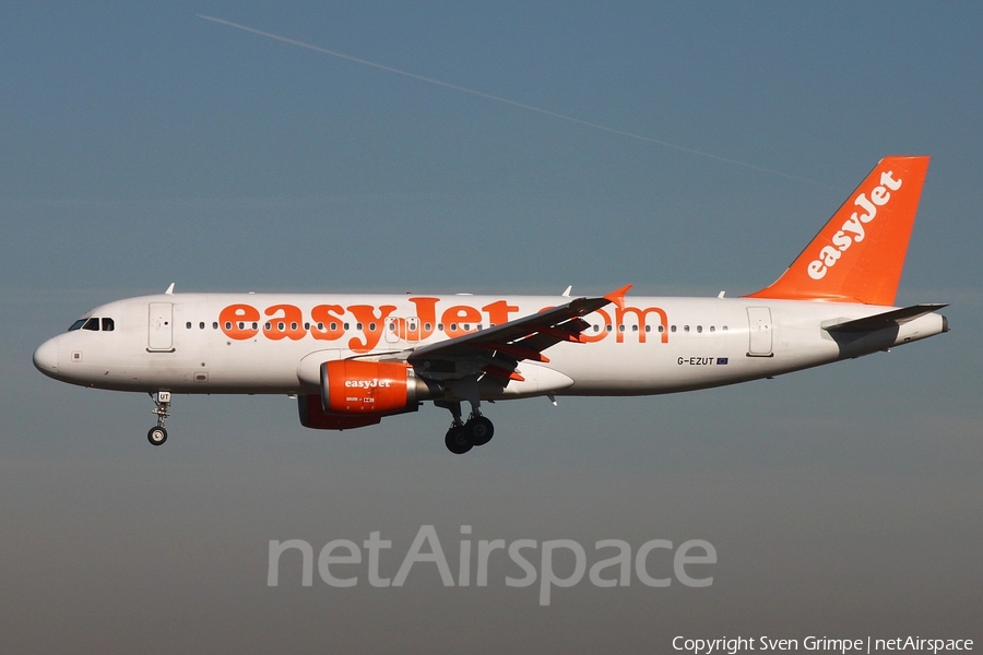 easyJet Airbus A320-214 (G-EZUT) | Photo 152538