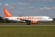 easyJet Airbus A320-214 (G-EZUT) at  Hamburg - Fuhlsbuettel (Helmut Schmidt), Germany