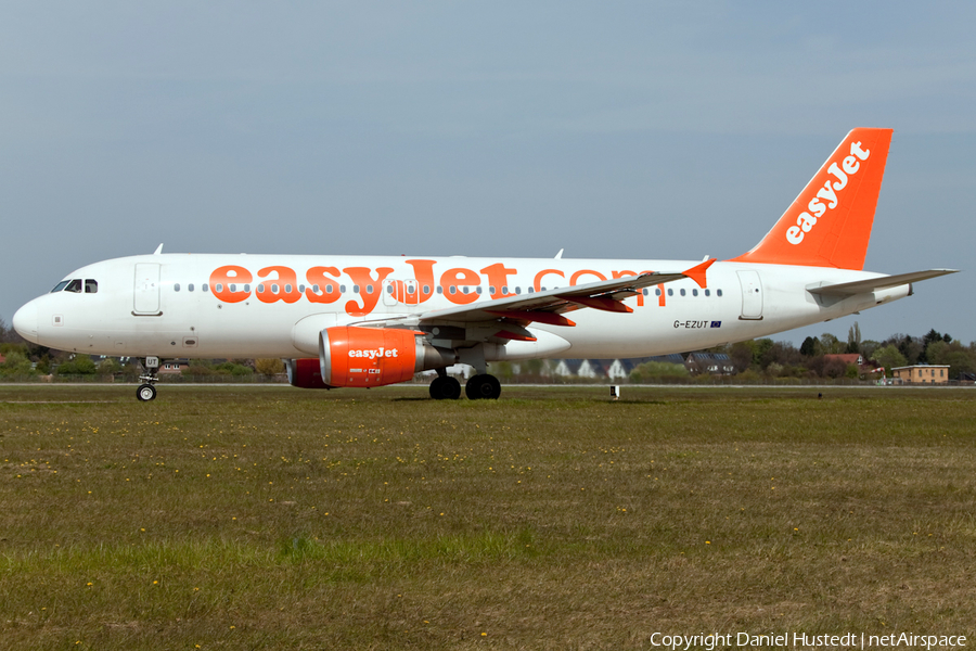 easyJet Airbus A320-214 (G-EZUT) | Photo 479446