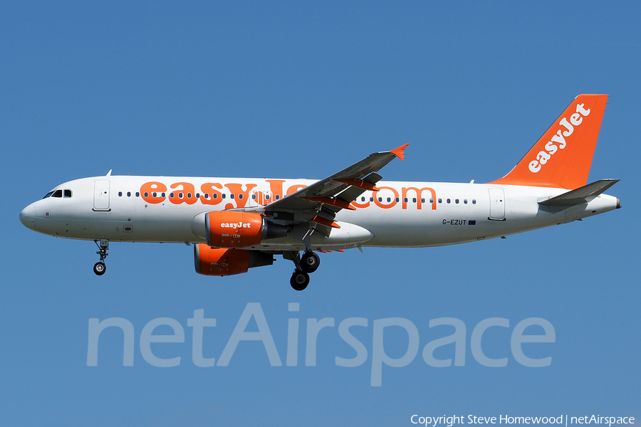 easyJet Airbus A320-214 (G-EZUT) | Photo 174704