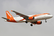 easyJet Airbus A320-214 (G-EZUT) at  Tenerife Sur - Reina Sofia, Spain