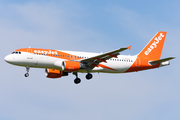 easyJet Airbus A320-214 (G-EZUW) at  Amsterdam - Schiphol, Netherlands