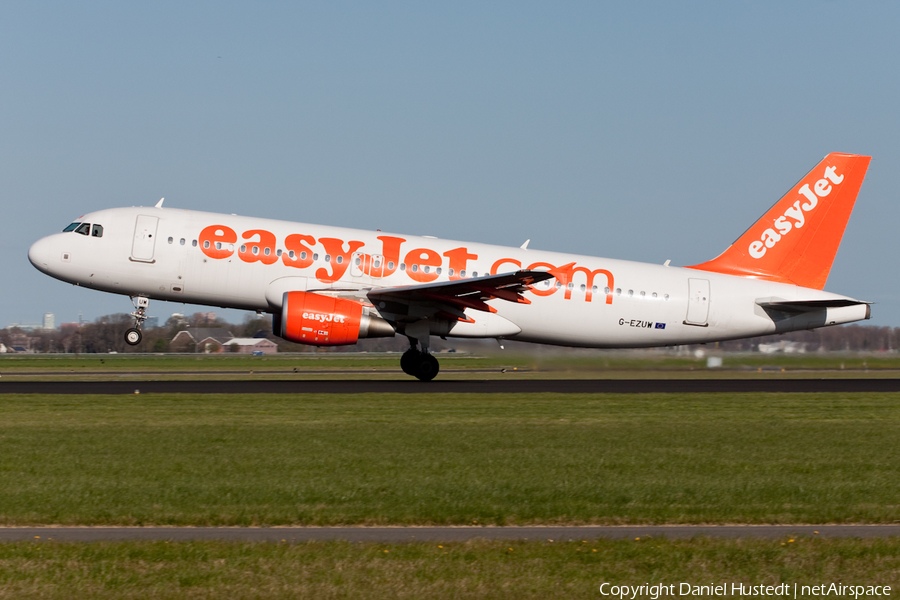 easyJet Airbus A320-214 (G-EZUW) | Photo 641065