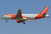easyJet Airbus A320-214 (G-EZUW) at  Barcelona - El Prat, Spain