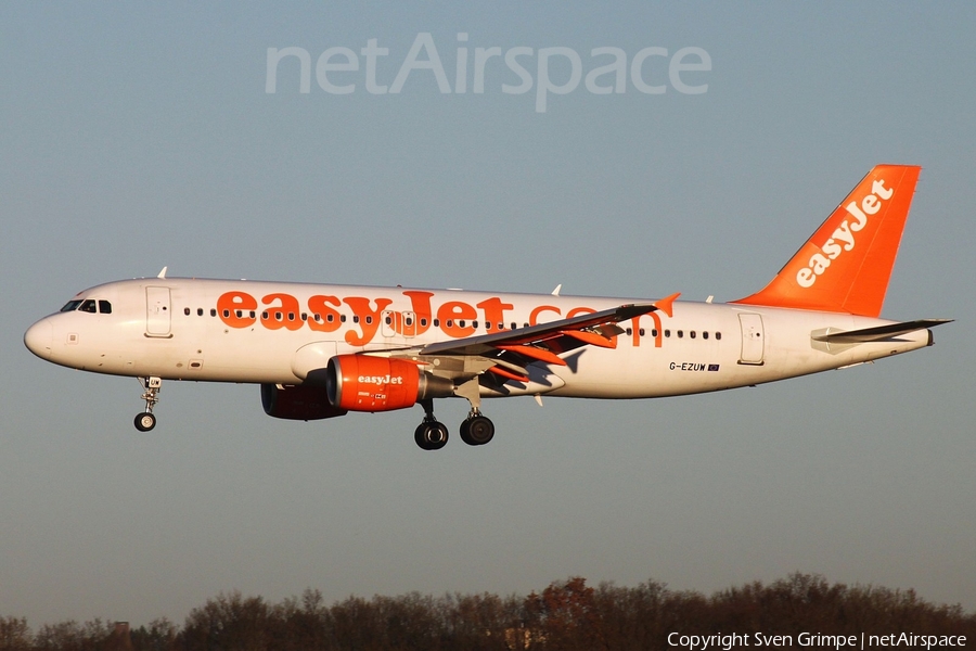 easyJet Airbus A320-214 (G-EZUW) | Photo 145979
