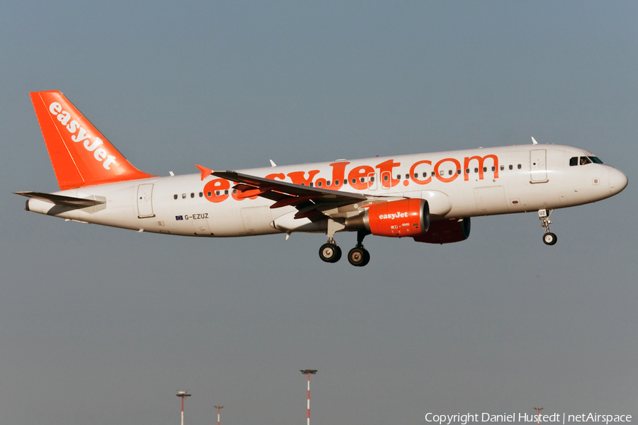 easyJet Airbus A320-214 (G-EZUZ) | Photo 476460
