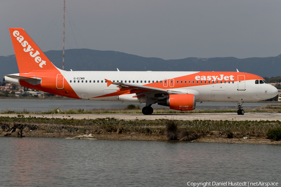 easyJet Airbus A320-214 (G-EZWB) | Photo 410033