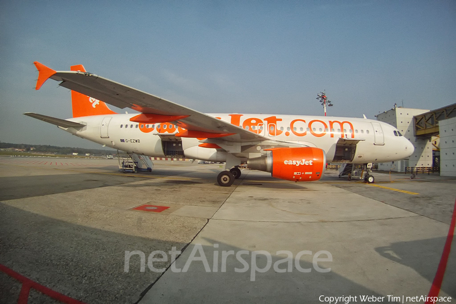 easyJet Airbus A320-214 (G-EZWB) | Photo 130314